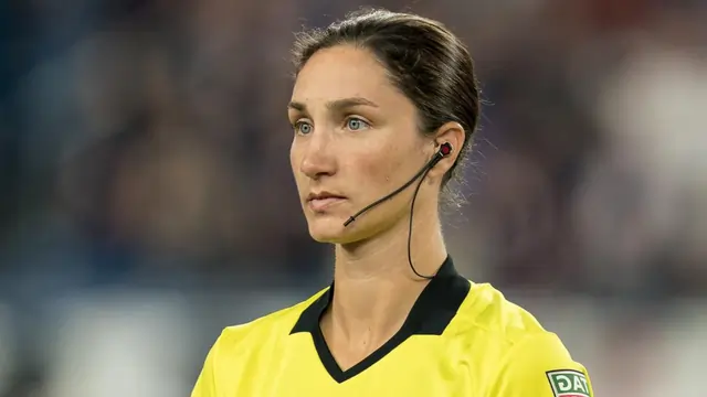 Kathryn Nesbitt assistant referee